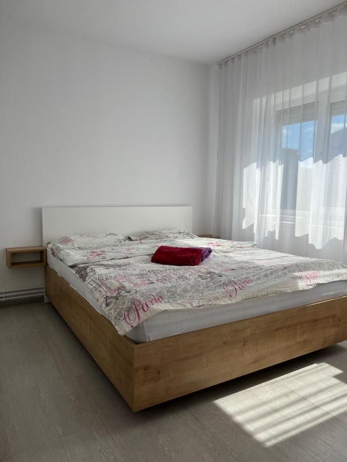 Nicola Flat Mall Arad Exterior foto